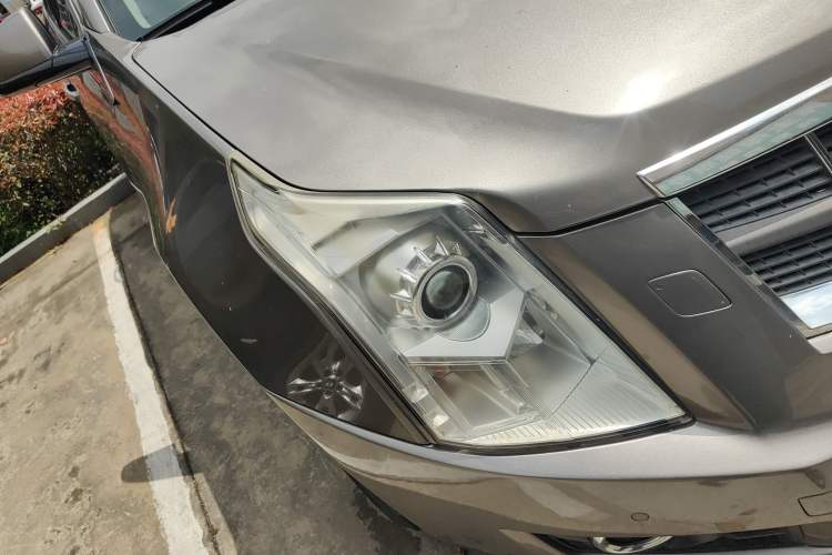 Used Cadillac SRX 2012 3.0L Elite Edition Right Front Headlight