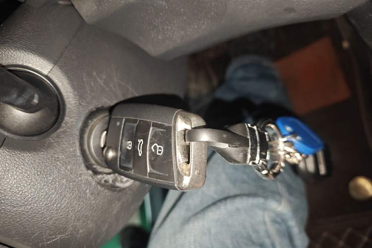 Used Volkswagen T-ROC 2019 230TSI DSG Two-Wheel-Drive Advanced Version China VI Standard Vehicle Key