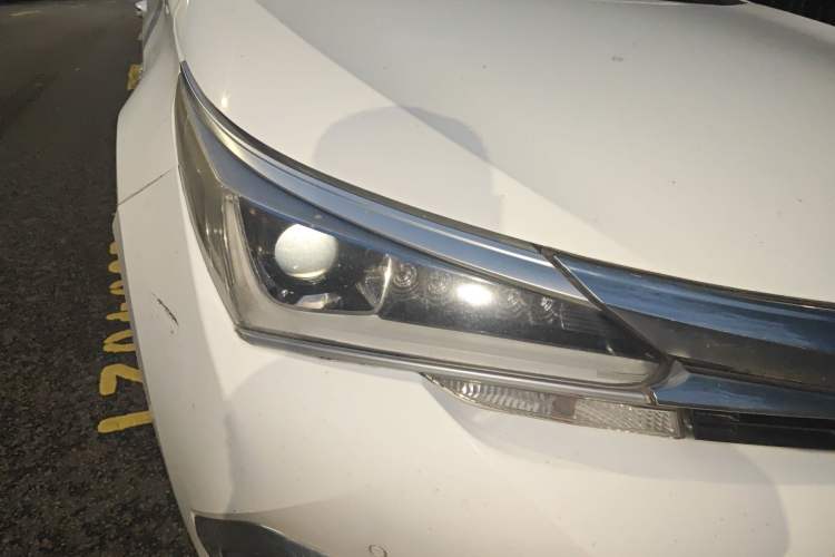 Used Toyota Corolla 2017 Revised Dual-Engine 1.8L E-CVT Elite Edition Right Front Headlight