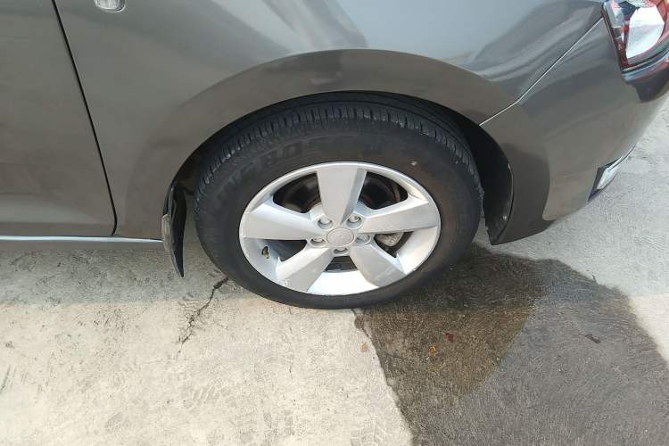 Used Skoda Rapid 2016 1.6L Manual Trend Edition Right Front Wheel Hub