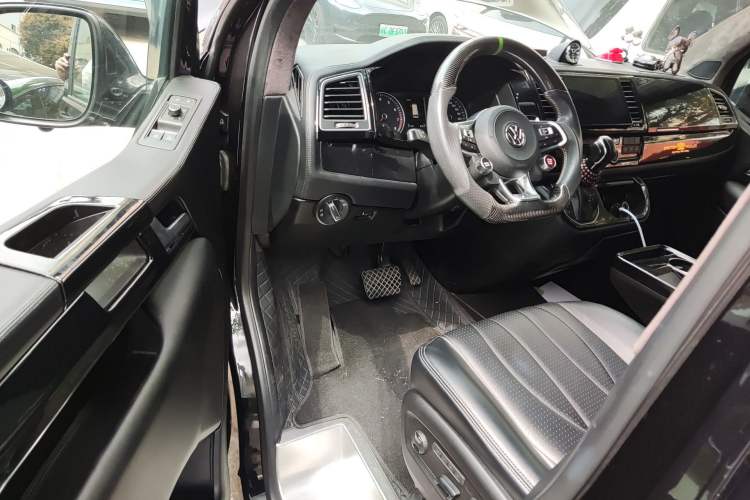 Used Volkswagen Multivan 2016 2.0 TSI 4x4 Premium Edition 7-Seater
