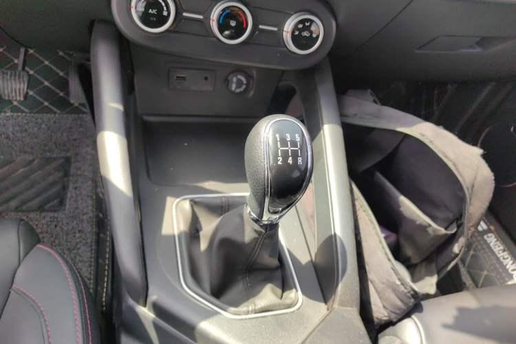 Used Dongfeng Fengon 500 2022 1.5L Manual Enjoyment Model
