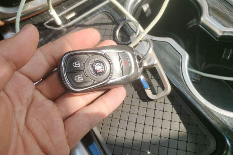 Used Buick GL8 2022 ES Landtrek 653T Comfort Edition