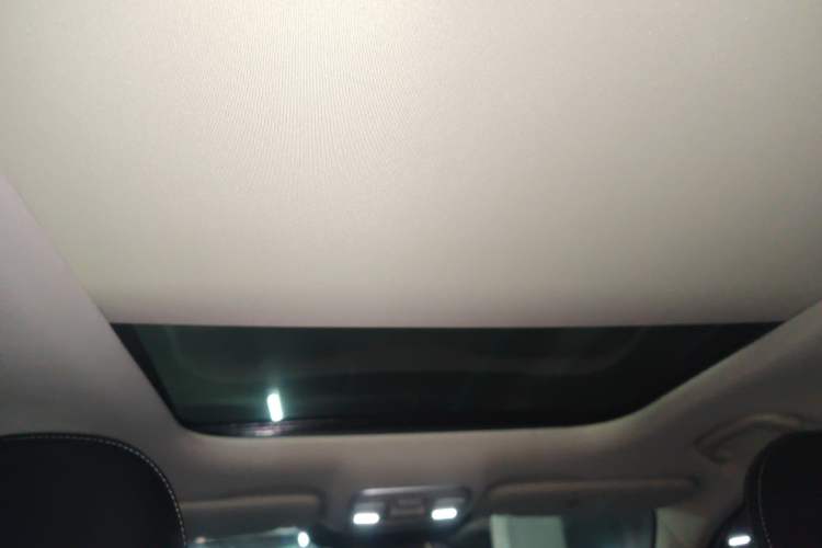 Used Geely Auto Emgrand X7 Sport 2018 1.8TD Automatic Two-Wheel Drive Smart 4G Connected Version
