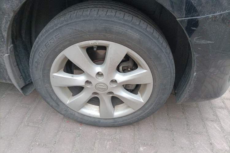 Used Nissan Tiida 2011 1.6L Manual Comfort Edition Right Front Wheel Hub