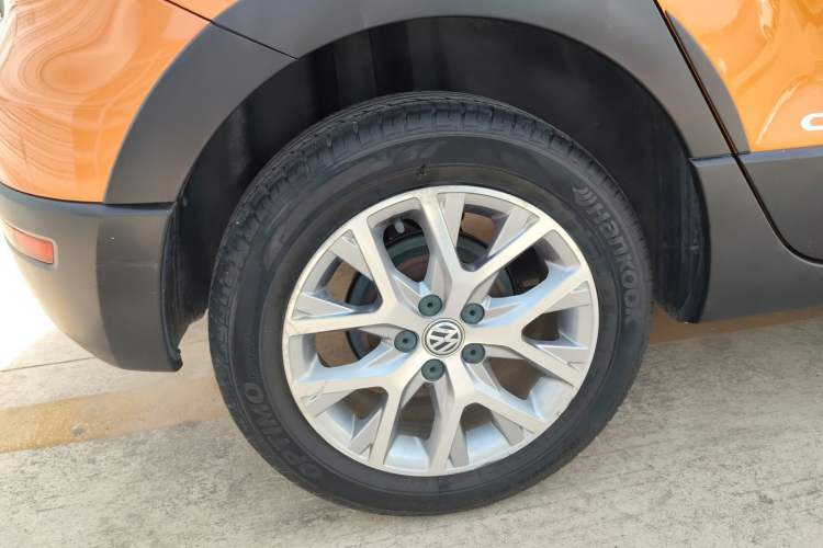 Used Volkswagen Polo 2014 1.6L Cross Polo Automatic Right Rear Wheel Hub