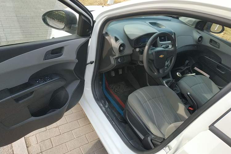 Used Chevrolet Aveo Sonic 2014 Sedan 1.4 SL MT Comfort Edition