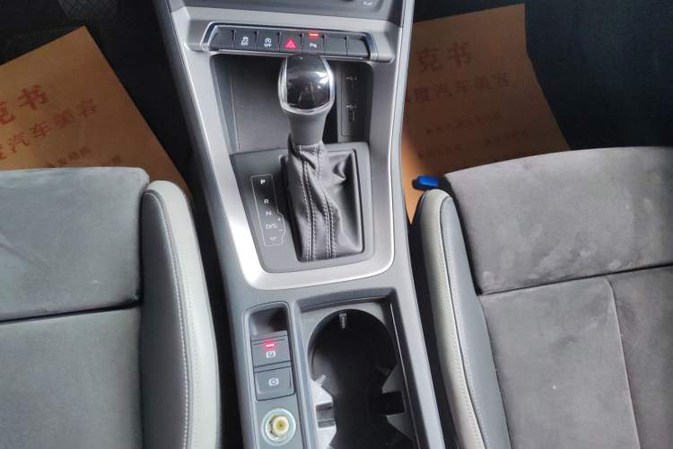 Used Audi Q3 2019 35 TFSI Advanced Dynamic Edition Gear Lever