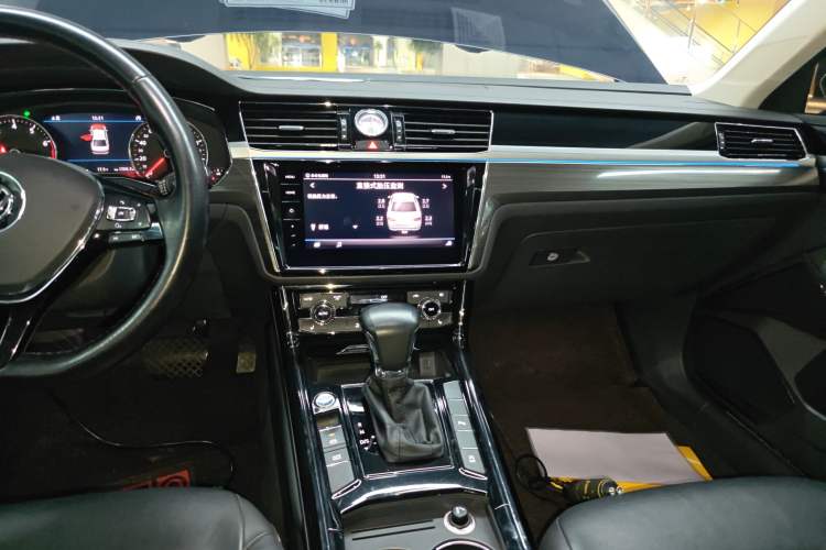 Used Volkswagen Phideon 2019 380TSI Two-Wheel Drive Business Edition China VI Standard
