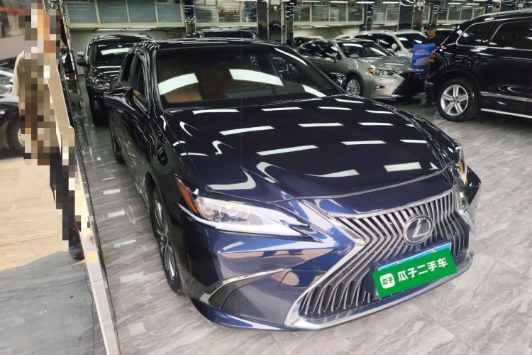 Used Lexus ES 2020 200 Excellence Edition Front Right 45 Deg