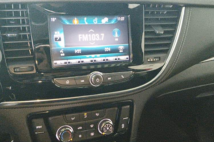 Used Buick Encore 2018 18T Automatic Two-Wheel Drive Urban Leading Model Audio And AC Panel