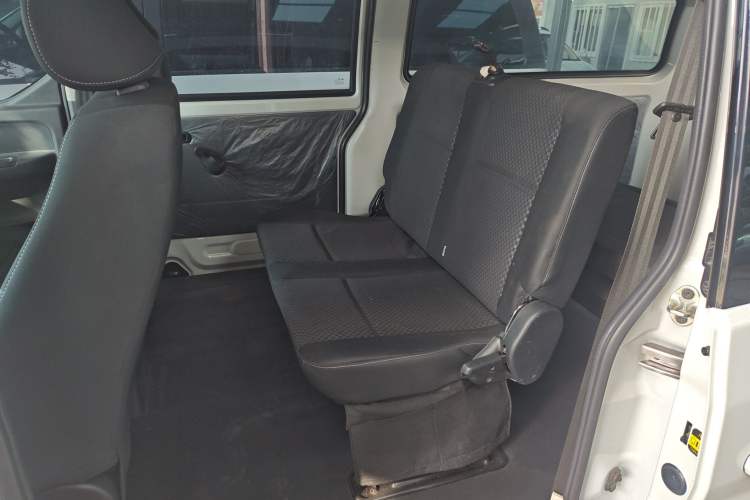 Used Jinbei Gold Hiace 2021 2.0L Passenger Vehicle Engineering Lion 6 Seats