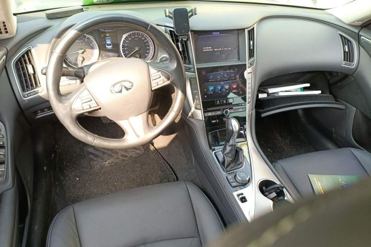 Used Infiniti Q50L 2016 2.0T Ambition Edition Center Console