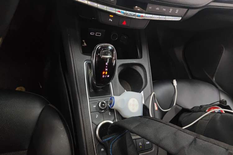 Used Cadillac XT4 2021 28T Two-Wheel Drive Tech Edition Gear Lever