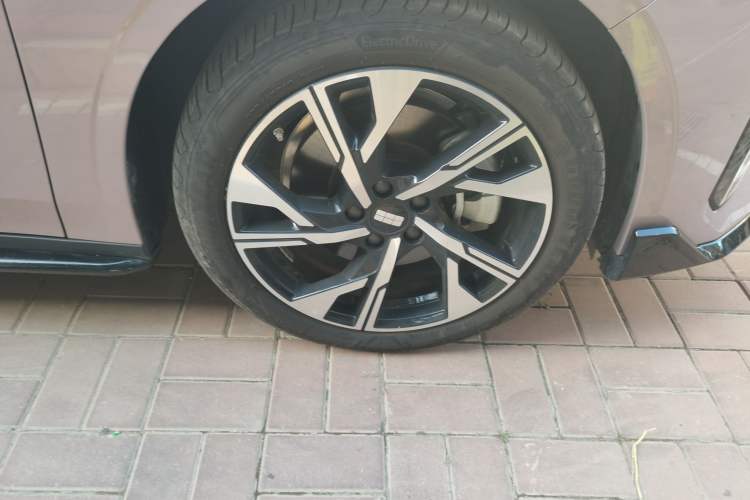 Used Geely Galaxy L6 2024 125km Creative Edition
