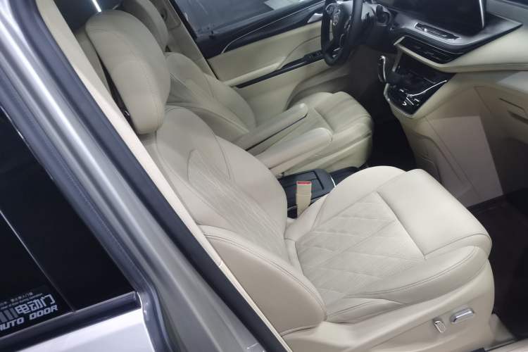 Used Buick GL8 2022 ES Land Cruiser 653T Luxury Model Right Front Seat