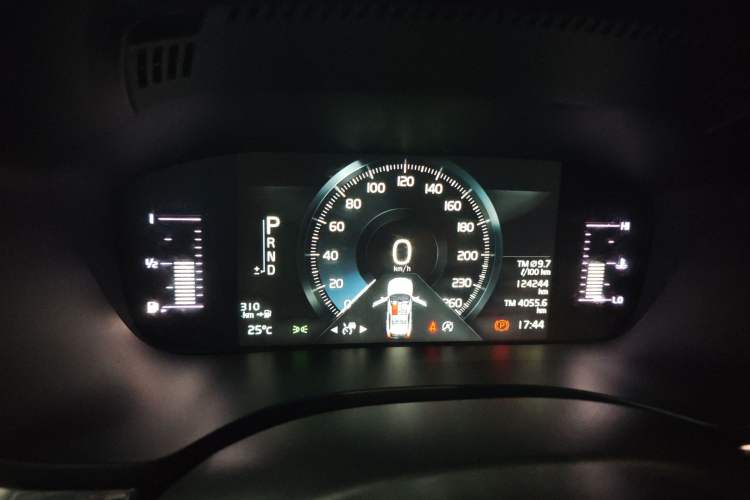 Used Volvo XC60 2019 T5 4x4 Smart Edition China VI Standard Instrument Cluster