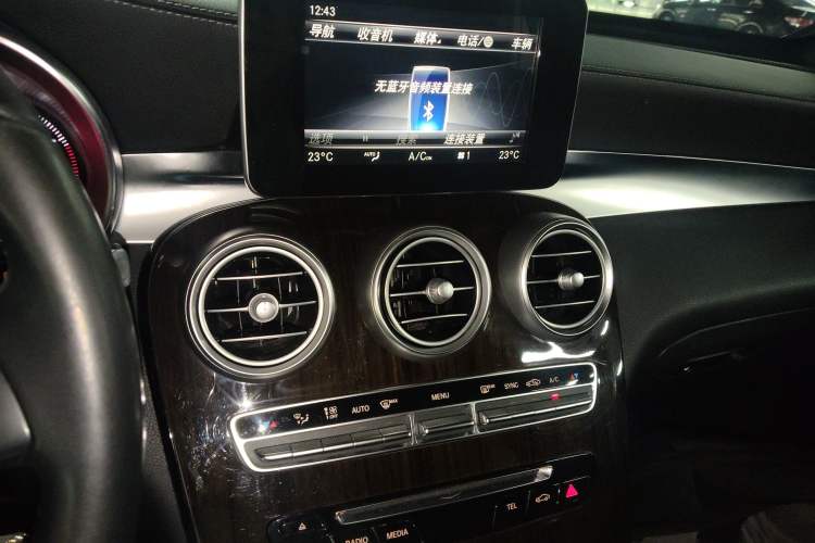 Used Mercedes-Benz GLC 2019 Facelift GLC 260 L 4MATIC Luxury Model Audio And AC Panel