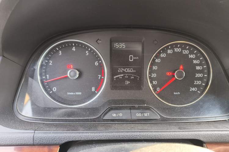 Used Volkswagen Lavida 2013 Restyled Classic 1.6L Manual Comfort Edition Odometer Close Up