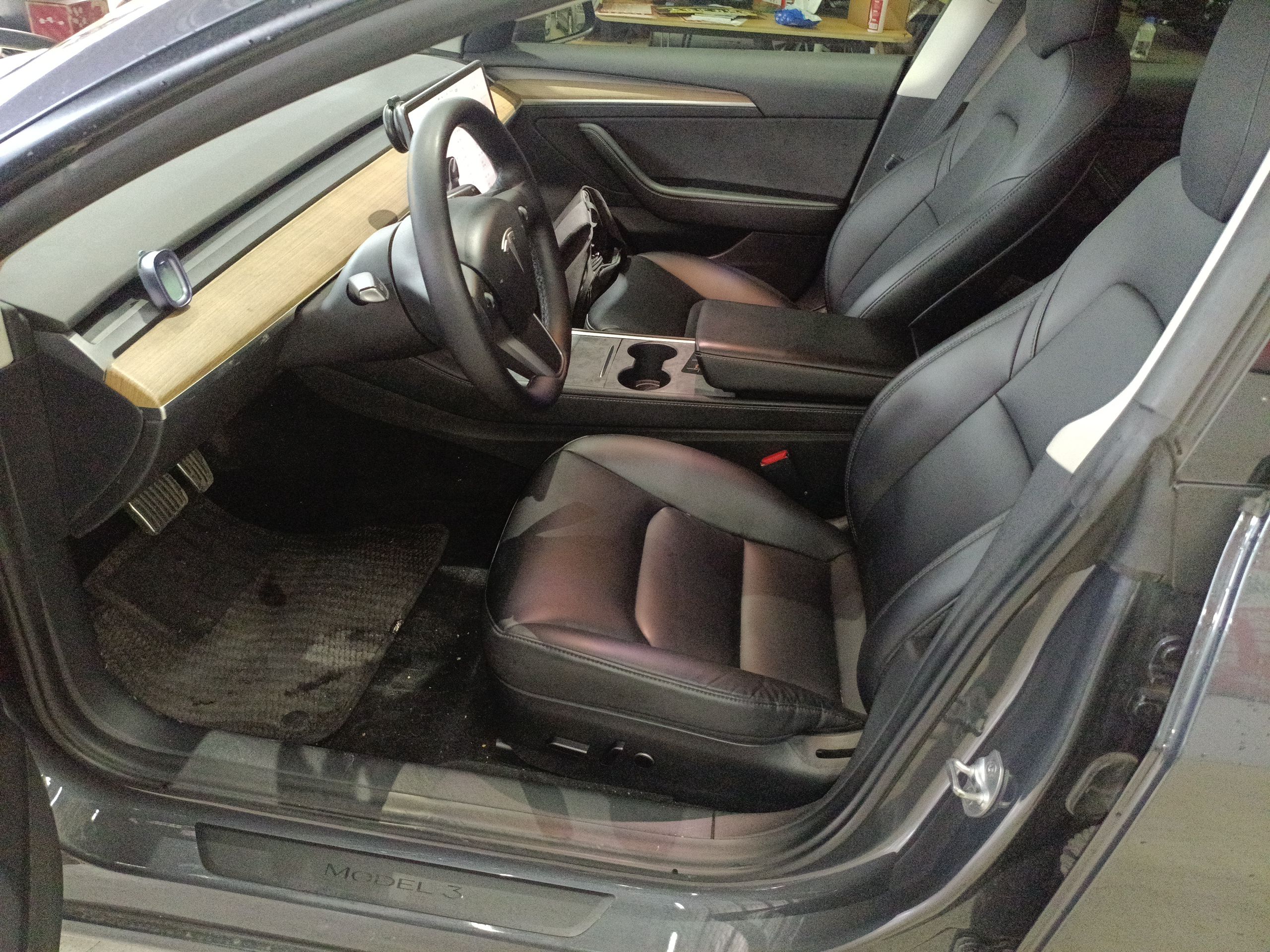 Переднее сиденье в автомобиле