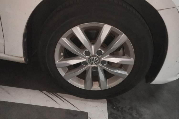 Used Volkswagen Touran 2018 Volkswagen Touran L 280TSI DSG Comfort Edition 7 Seats China V Emission Standard Right Front Wheel Hub