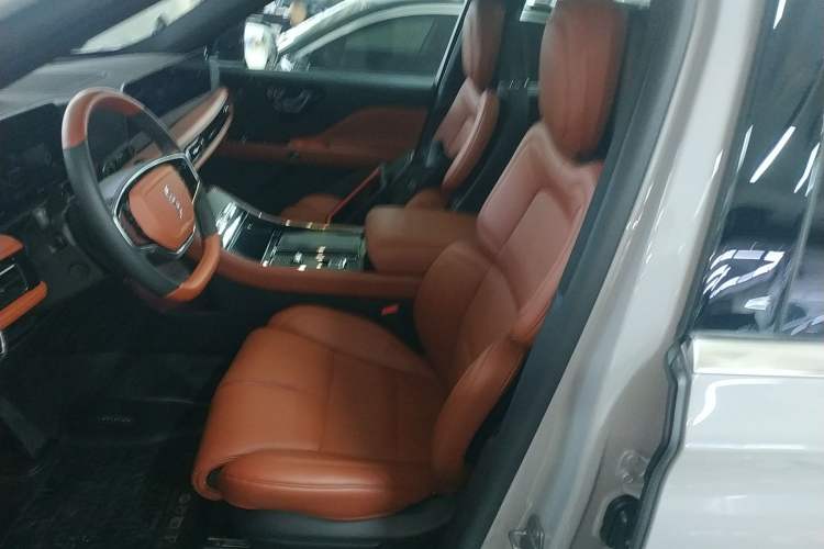 Used Lincoln Aviator 2024 3.0T V6 All-Wheel-Drive Luxury Edition Six Seats