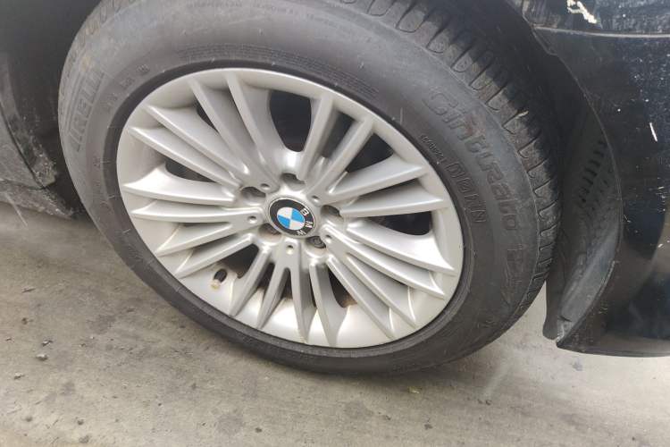 Used BMW 5 Series 2013 525Li Leading Model Right Front Wheel Hub