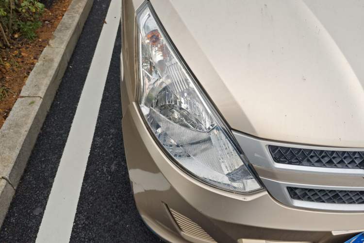 Used Wuling Rongguang V 2018 1.5L Practical Version Right Front Headlight