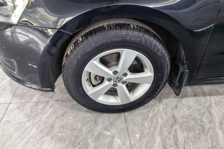 Used Volkswagen Lavida 2013 Revised Classic 1.6L Automatic Fashion Edition Exterior 4