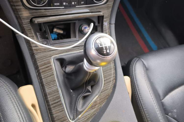 Used Zotye T600 2015 1.5T Manual Luxury Model Gear Lever