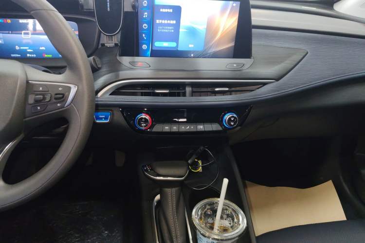 Used Buick Velite 6 2024 450km Range Commuter Version Audio And AC Panel