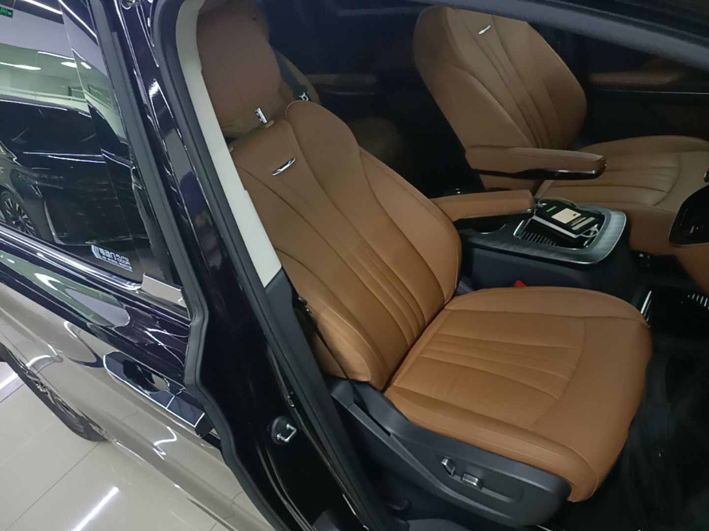 Hongqi HQ9 PHEV 2024 2.0T Four-Wheel Drive Business Edition — снимка 19
