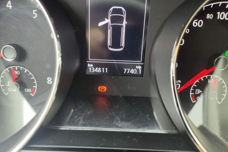 Used Volkswagen Touran 2016 Volkswagen Touran L 280TSI DSG Comfort Edition Odometer Close Up