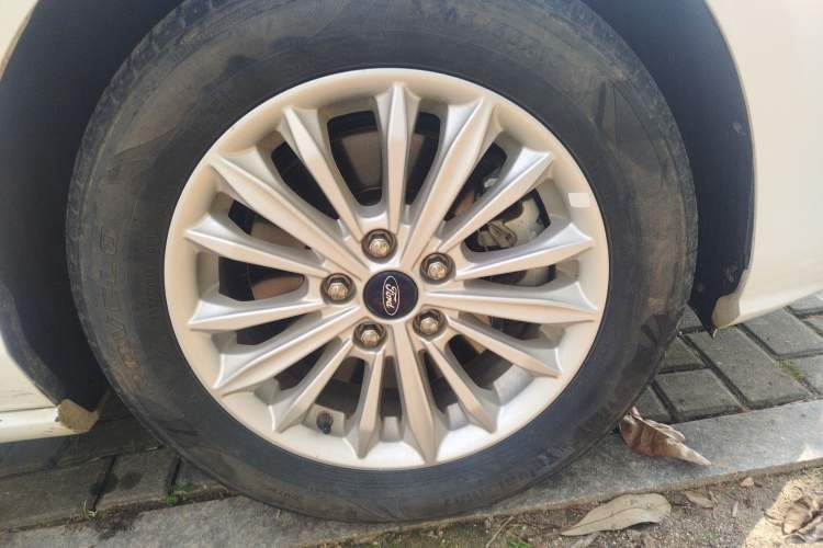 Used Ford Focus 2020 Sedan EcoBoost 180 Automatic Trend Edition Right Front Wheel Hub