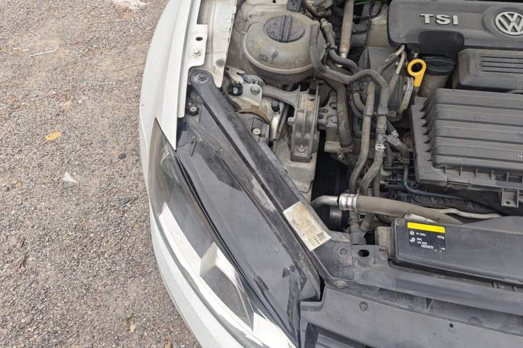 Used Volkswagen Golf 2016 230TSI Automatic Luxury Version Right Front Headlight