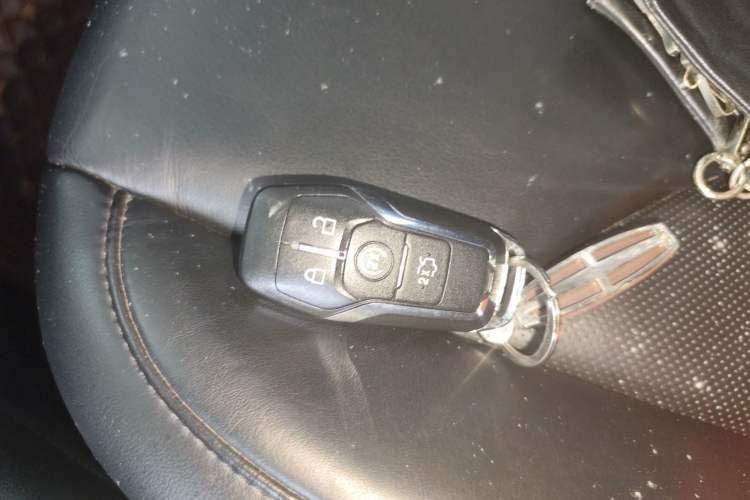 Used Lincoln MKC 2016 2.0T Two-Wheel Drive Deluxe Edition