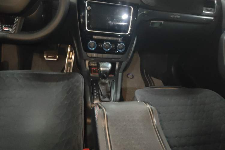 Used Skoda Yeti 2016 1.4TSI DSG Advanced Edition Gear Lever