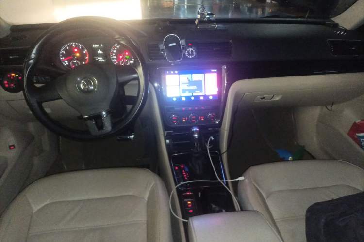 Used Volkswagen Passat 2011 1.4 TSI DSG Prestige Edition Center Console