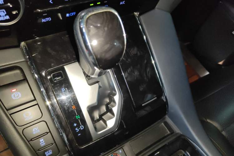 Used Toyota Vellfire 2020 Dual-Engine 2.5L HV Luxury Edition
