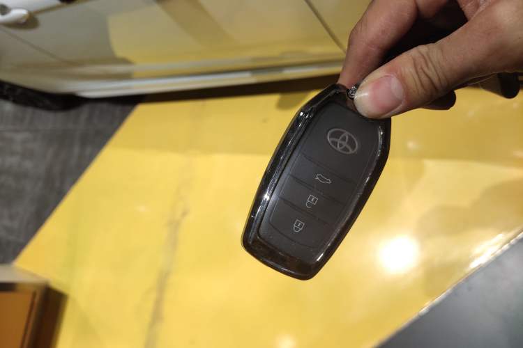 Used Toyota Camry 2026 Model Dual-Engine 2.0HSE Sport Lite Edition