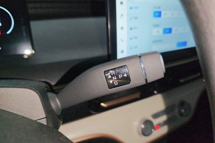 Used Chery QQ Domi 2025 Model 405km Comfort Edition Gear Lever