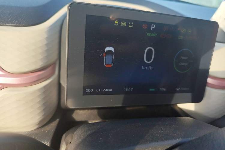 Used SOL E10X 2021 302 km Range Luxury Version 30.2 kWh
