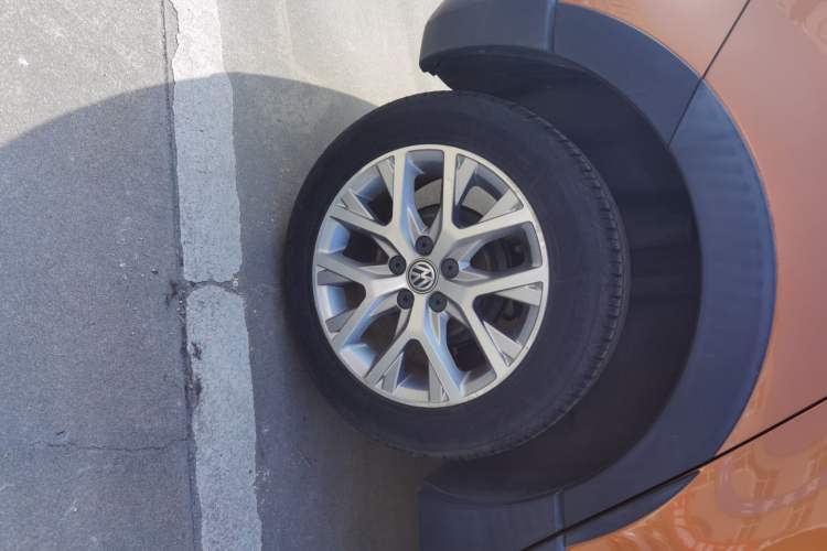 Used Volkswagen Polo 2014 1.6L Cross Polo Automatic Right Rear Wheel Hub