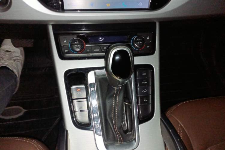 Used Geely Auto Emgrand X7 Sport 2016 1.8TD Automatic ZhiZun Version
