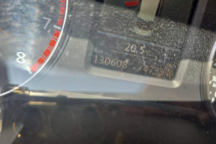 Used Volkswagen Passat 2011 1.8TSI DSG Prestige Edition Odometer Close Up