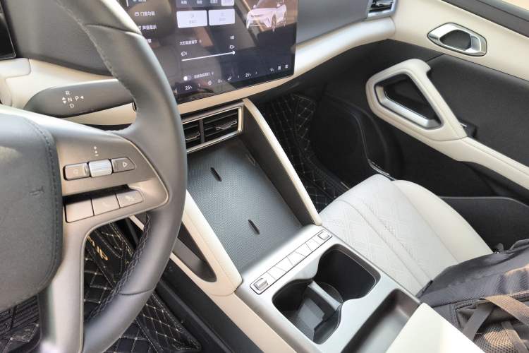 Used BYD Yuan UP 2025 Intelligent Driving Version 401 KM Dynamic Edition Gear Lever