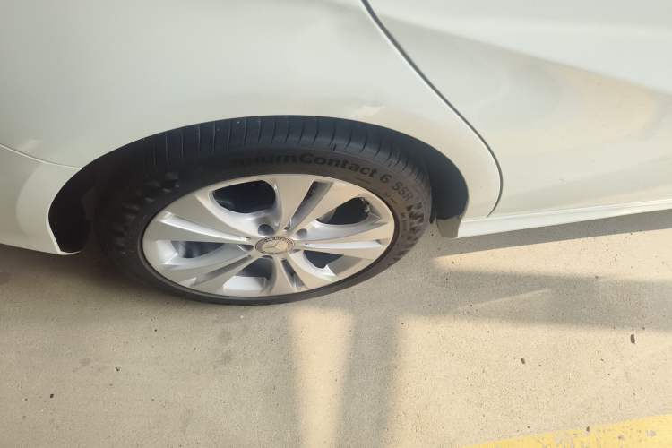 Used Mercedes-Benz B-Class 2015 B 200 Fashion Model Right Rear Wheel Hub