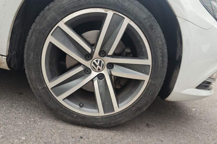 Used Volkswagen CC 2016 1.8TSI Prestige Model Right Front Wheel Hub