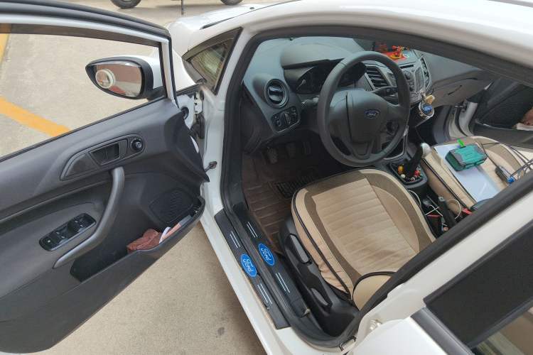 Used Ford Fiesta 2013 Sedan 1.5L Manual Fashion Edition Driver Seat
