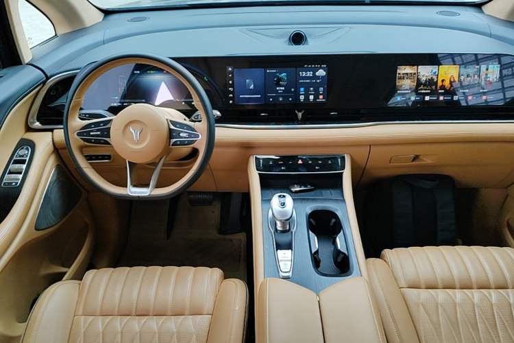 Used VOYAH Dream 2024 PHEV Ultra-Long Range Flagship Edition
